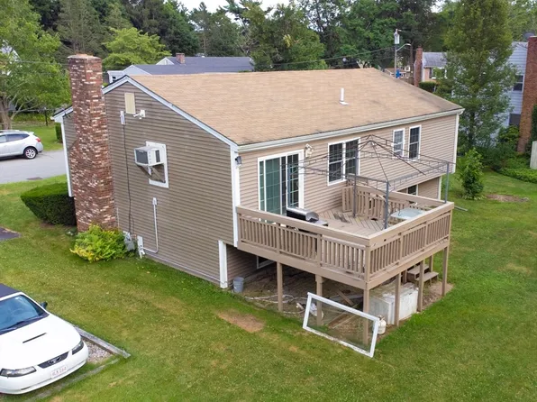 75 Fair Dr, Somerset, MA 02726