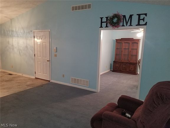 5th image of 148 Bentley Dr