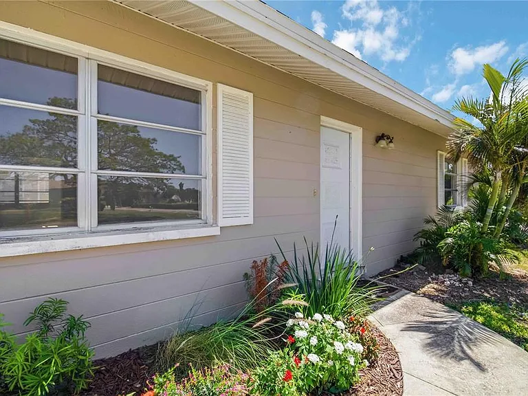304 Lantana Ave — Photo 3