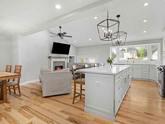 4th image of 5125 N Odell Ave