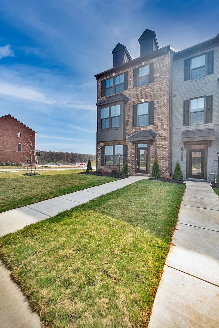 4 bed, 3.5 bath, 2187 sqft, $3,443 — Photo 4