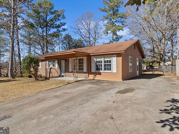 3rd image of 4685 Pinedale Dr