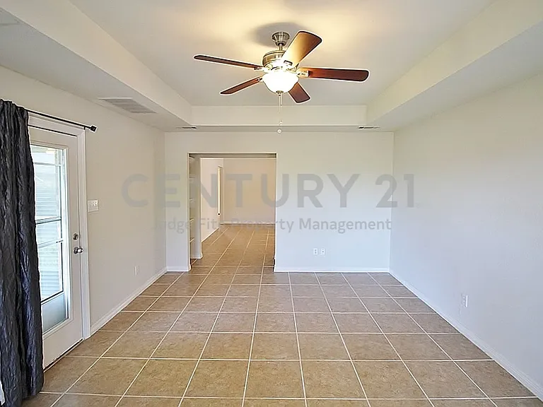 809 Foxwood Ln — Photo 14