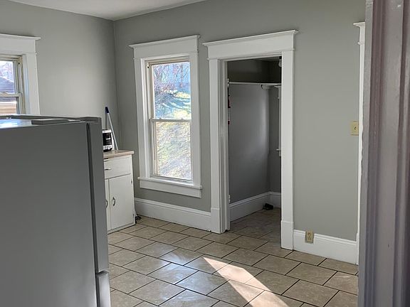 5th image of 605 6th St SE #607