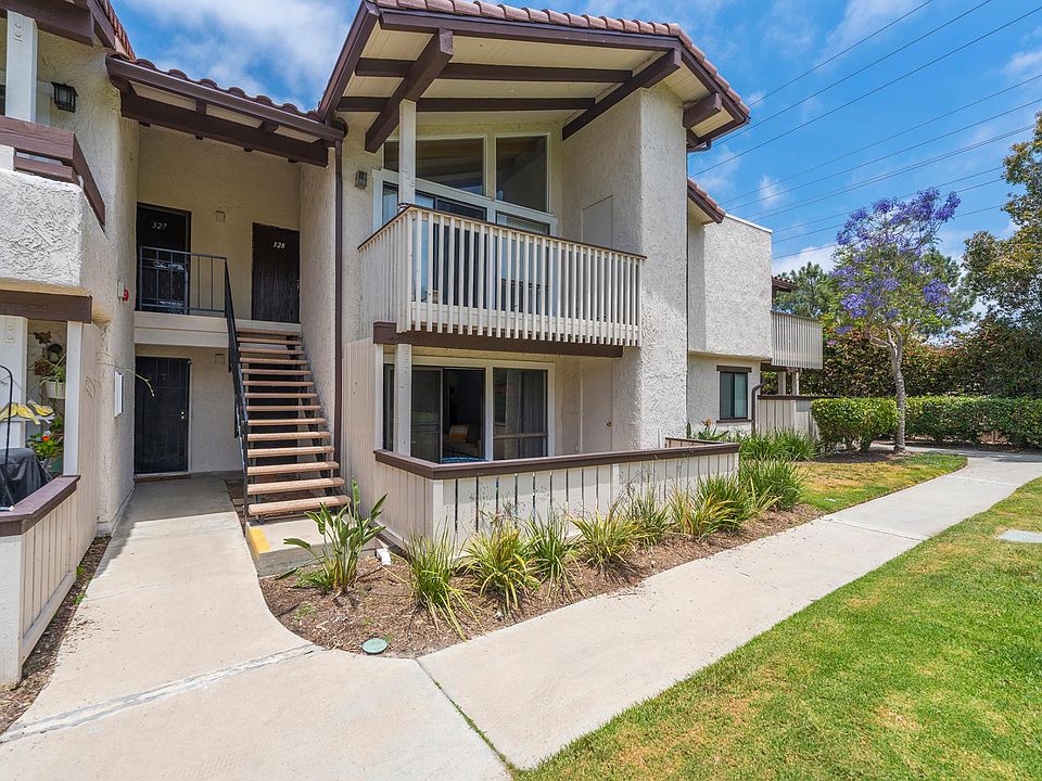 Welcome to #318! Lower Level located in a great location facing huge Greenbelt.