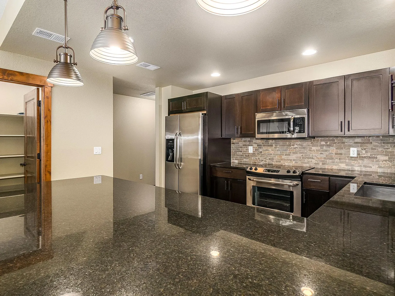 2 bed, 1730 sqft, $2,500 — Photo 3