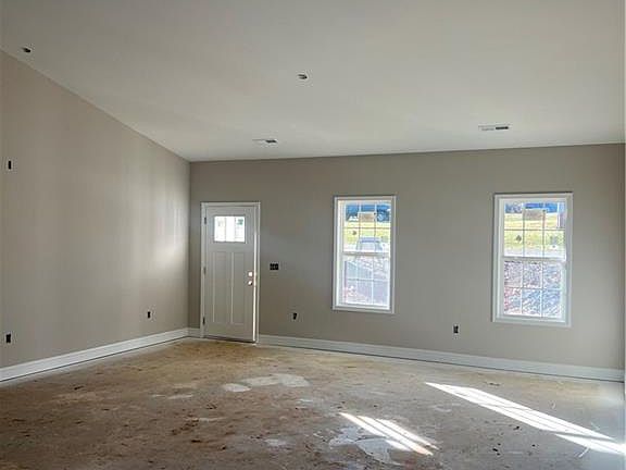 2nd image of 401 Sycamore Cir