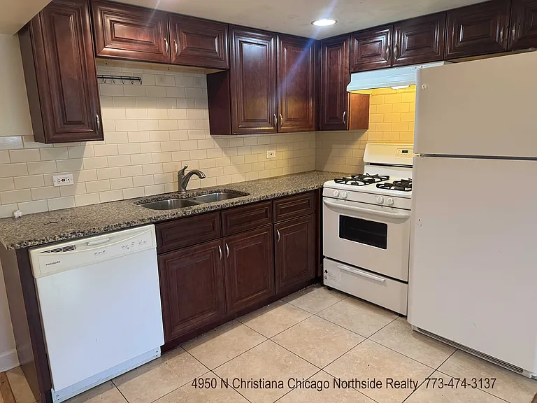 Tinas Towers - 4950 - G — Photo 8
