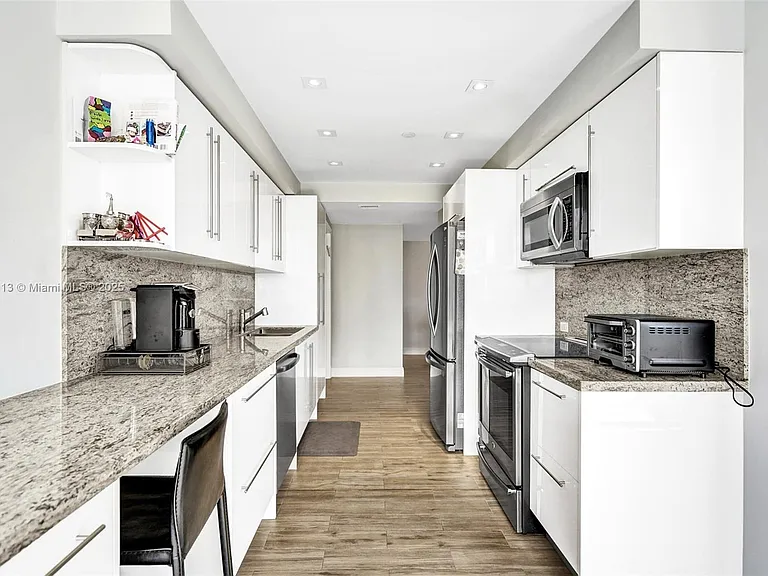 3000 Island Blvd #903 — Photo 15
