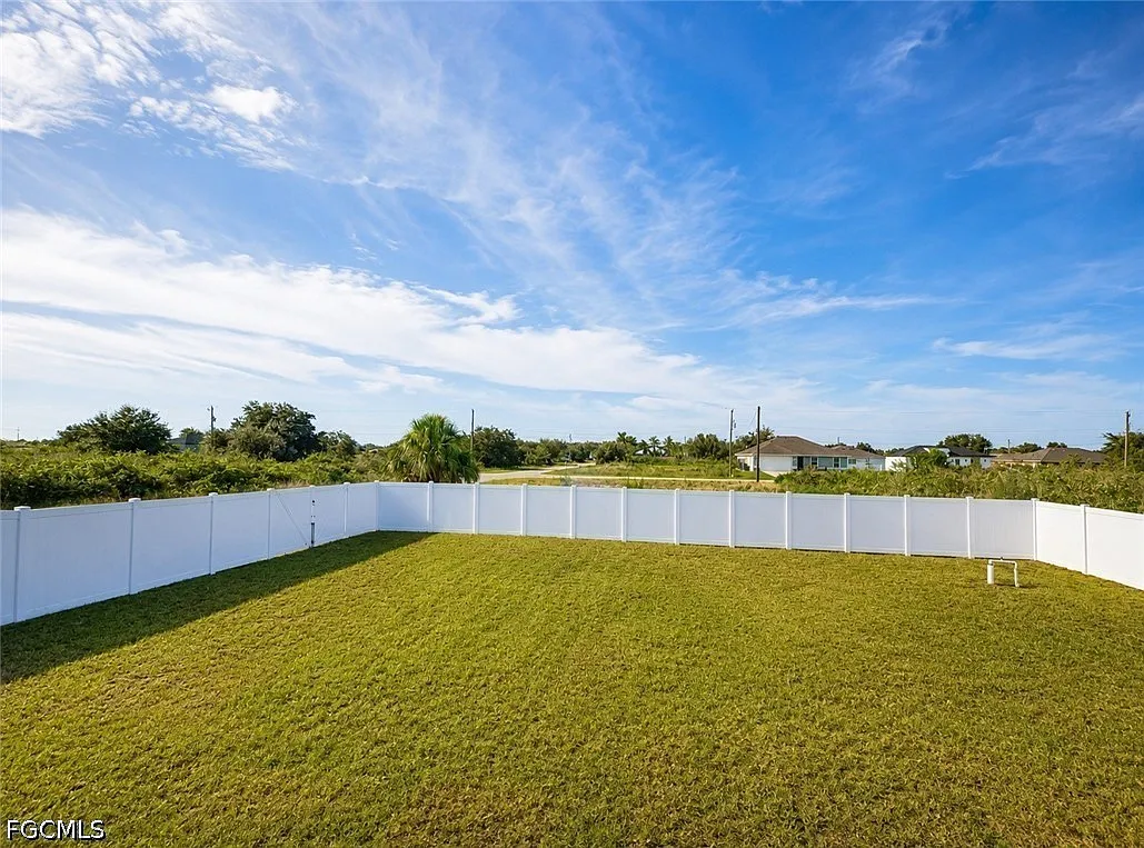 4 bed, 2.0 bath, 1606 sqft, $1,995 — Photo 3