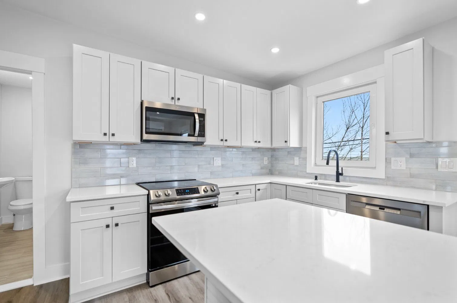 4 bed, 1100 sqft, $4,000 — Photo 2