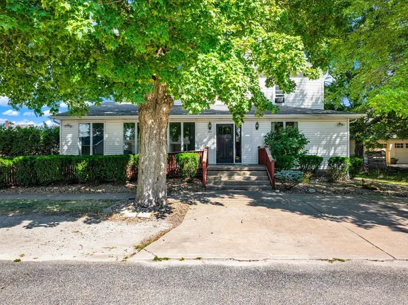 203 W Franklin St, Carlock, IL 61725