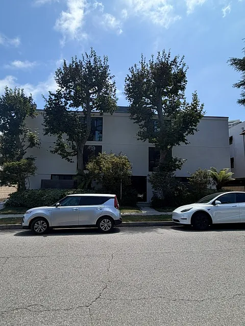 Bellagio Apartments — Photo 2