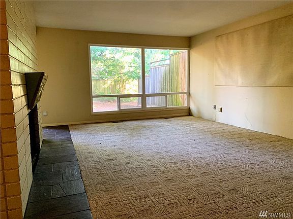 3rd image of 1830 Eastwood Dr SE