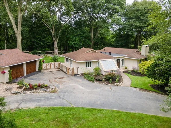 80 W Reach Dr, Jamestown, RI 02835