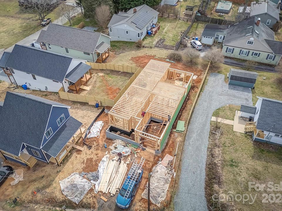 2nd image of 439 Turnpike Rd