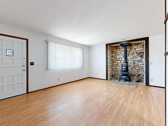 4th image of 305 W 51st St
