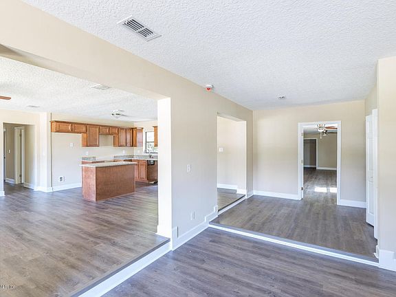 4th image of 2223 Maney Dr