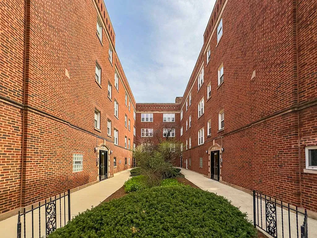 Attractive 2 Bed, 2 Bath at Wolcott + Lawrence (Ravenswood) — Photo 1