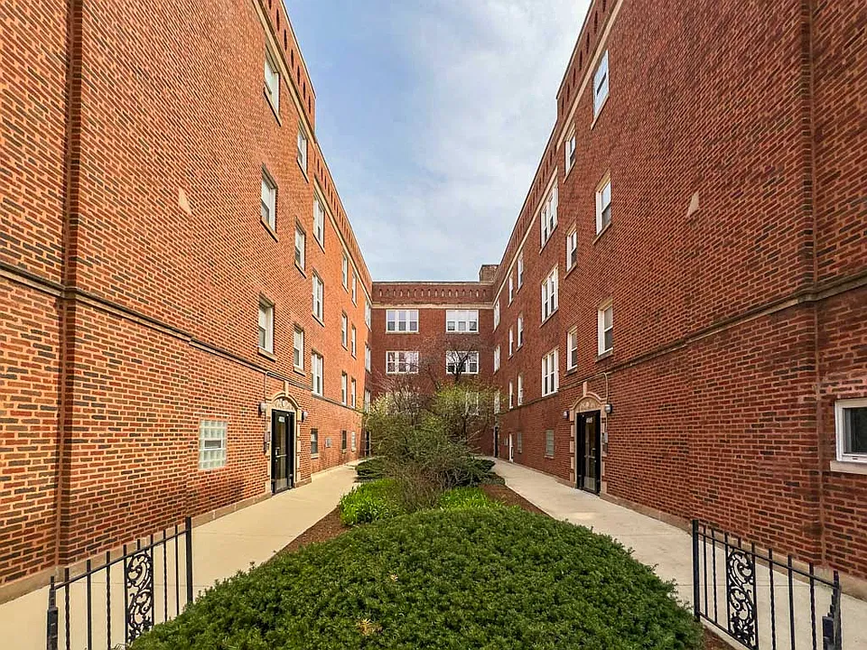4809 N Wolcott Ave #B3