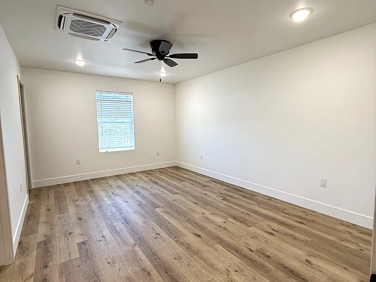 201 W Center St #13 — Photo 10