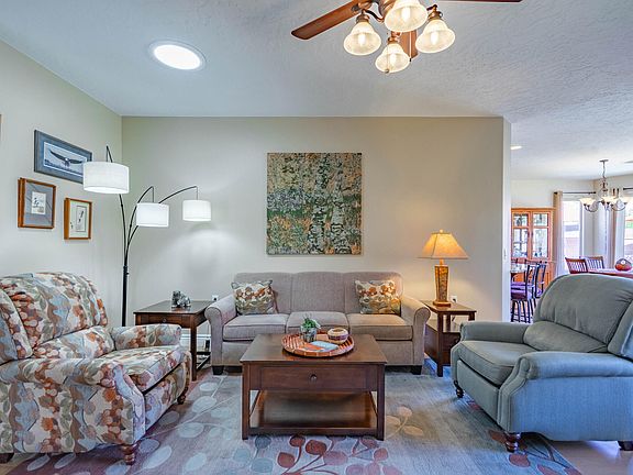 3rd image of 1836 W Ruby River Ln