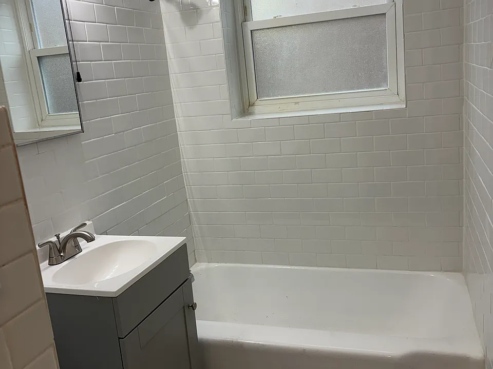 2055 E 72nd St #1W