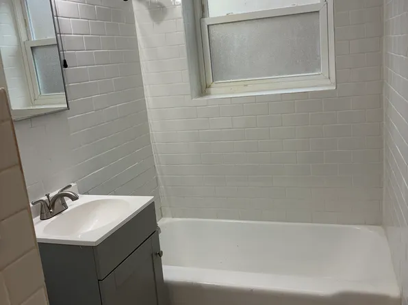 2055 E 72nd St APT 1W, Chicago, IL 60649