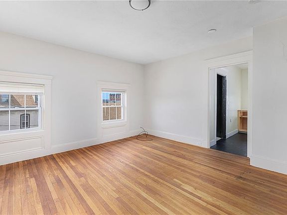 5th image of 123 Elmwood Ave