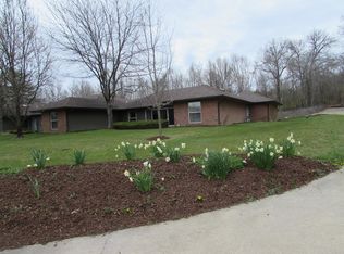 711 Rose Hill Cove Ln, Danville, IL 61834