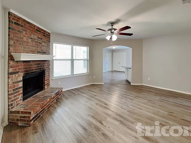 1110 Wayne Ave — Photo 3