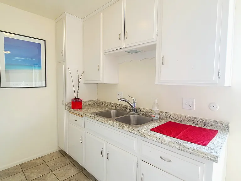 1327 Grand Ave — Photo 4