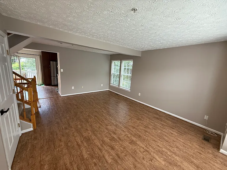 1097 Jeanett Way — Photo 6