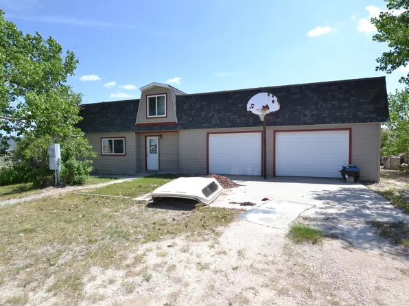 201 Kenwood Dr, Newcastle, WY 82701