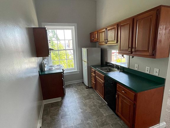 4th image of 200 Hanover St #3B