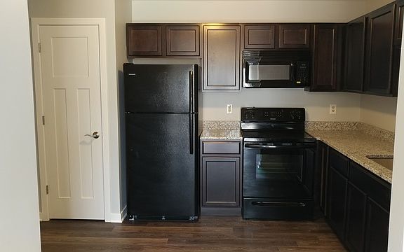 2nd image of 928 Regent Dr APT 2
