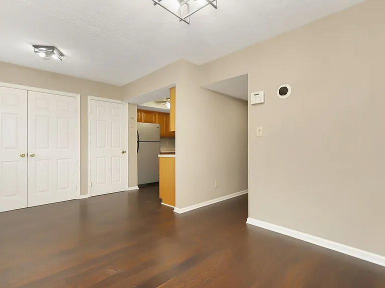 127 Sterling Ct — Photo 5