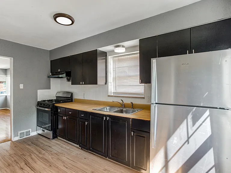 1304 Grant Dr — Photo 17