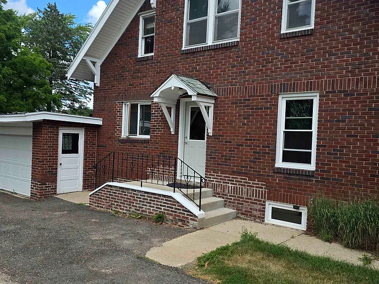 506 Springdale St — Photo 4