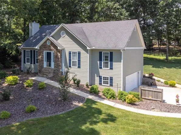 2210 Woodland Hills Dr, Cumming, GA 30040