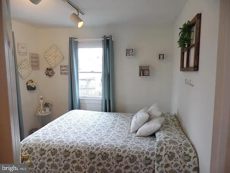 1821 Pimmit Dr — Photo 12