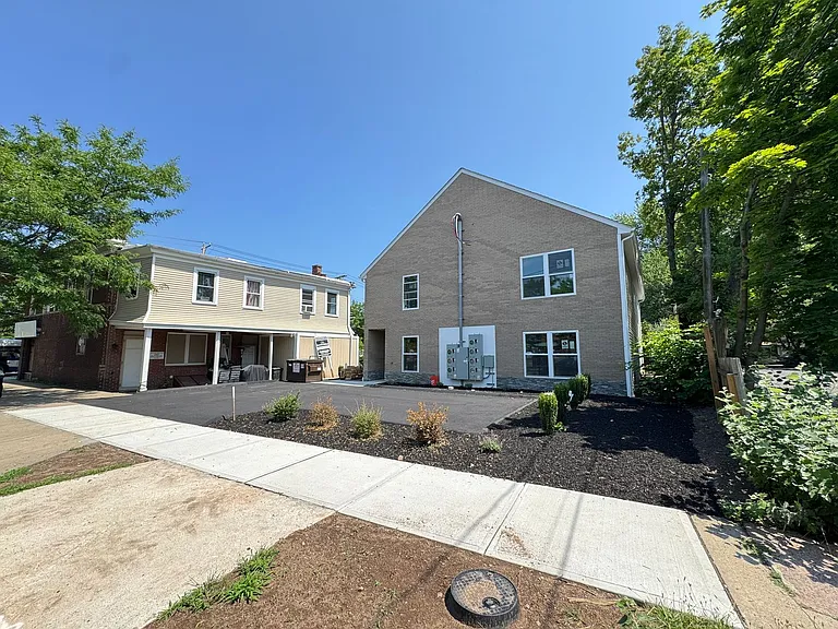 358 Campbell Ave — Photo 9