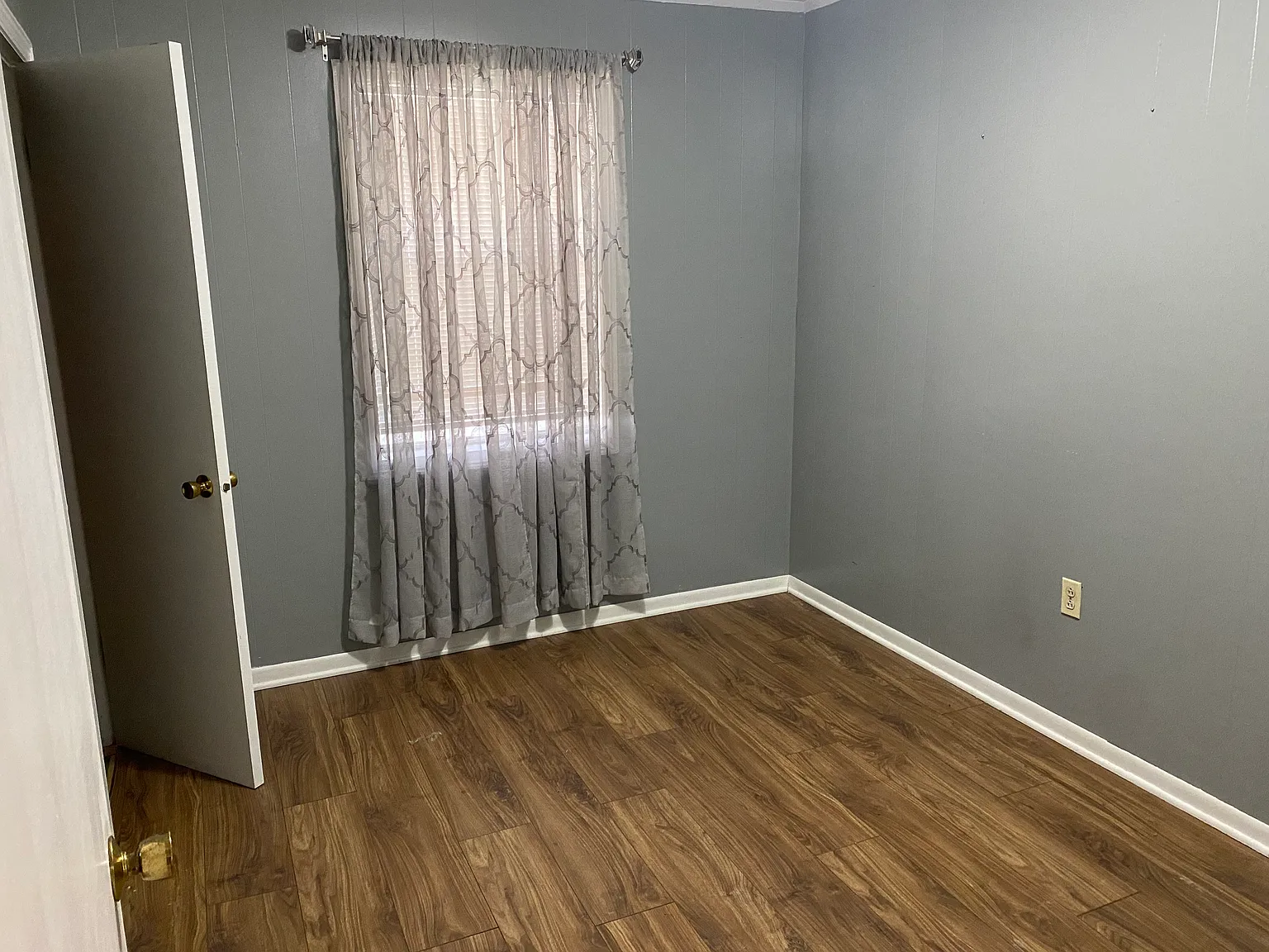4 bed, 1.5 bath, 1375 sqft, $1,050 — Photo 4