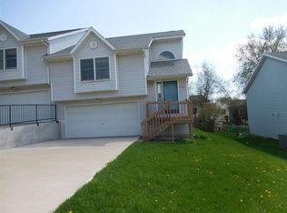 2224 Oakleaf St, Coralville, IA 52241