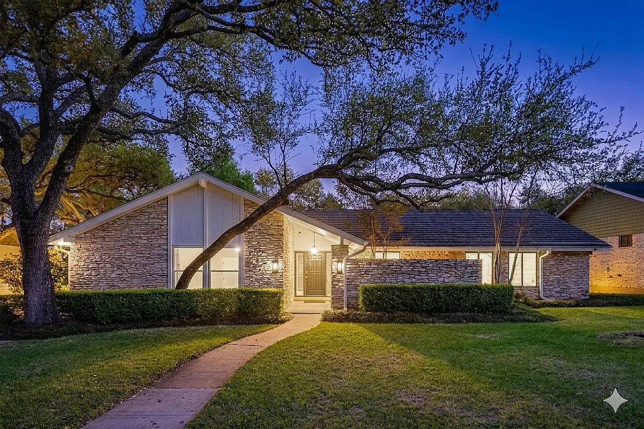 5 bed, 2550 sqft, $5,300 — Photo 1