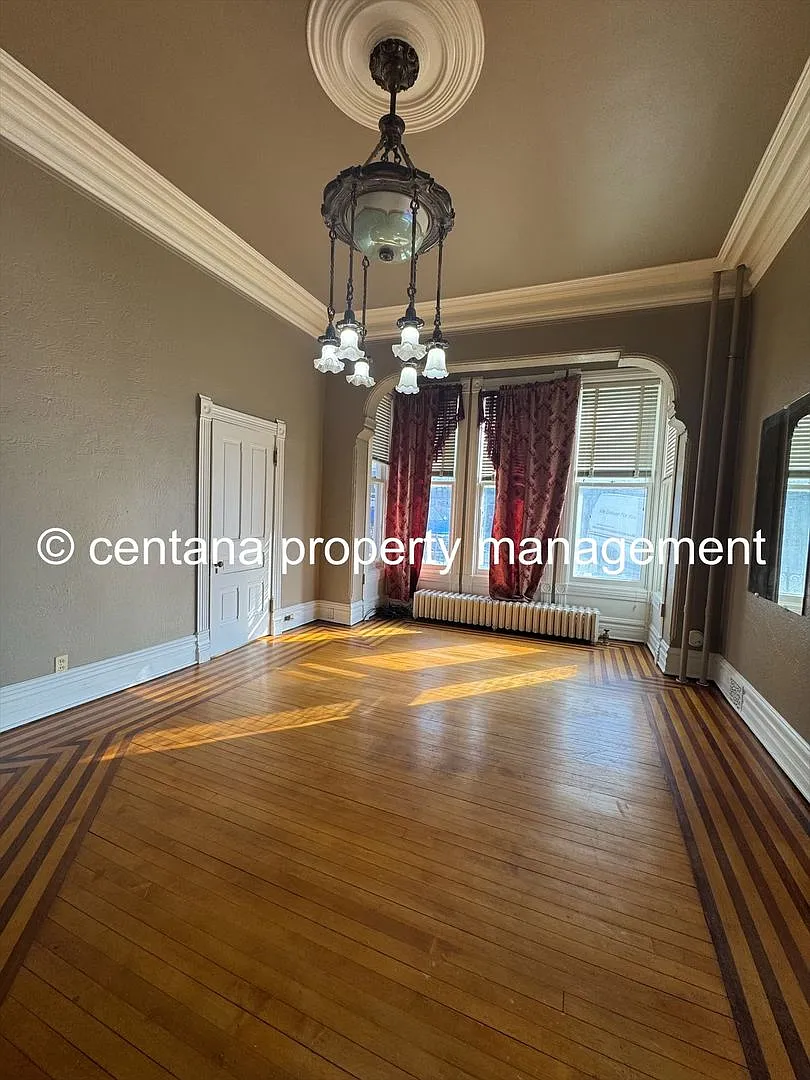 301 W Park — Photo 2