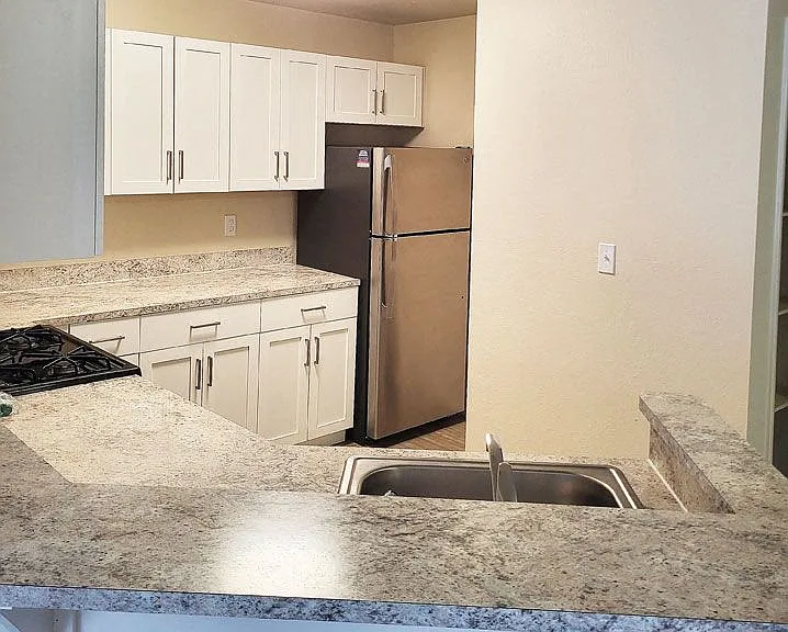 Emerald Park Apartments — Photo 33