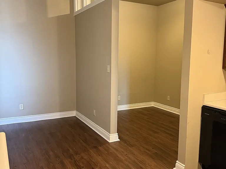 110 W Monroe St #6 — Photo 5