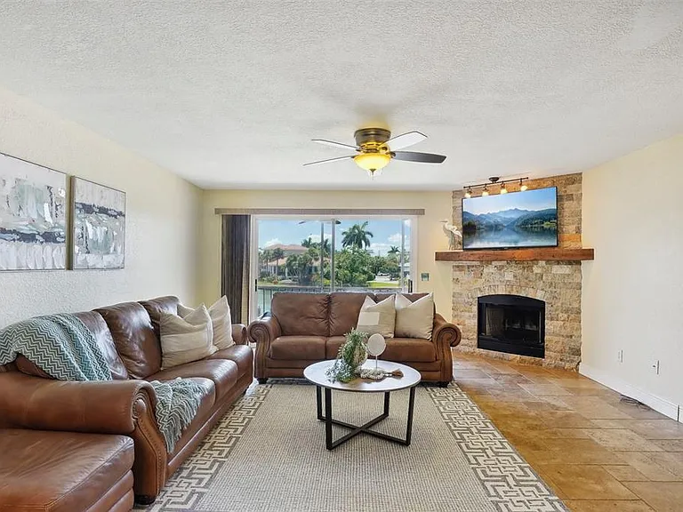 637 Pinellas Bayway S #105 — Photo 5