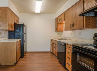 2801 6th St SW APT 4, Minot, ND 58701